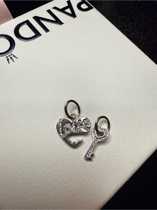 Pandora Jewelry - Pandora Splittable Heart & Key Dangle
Charm